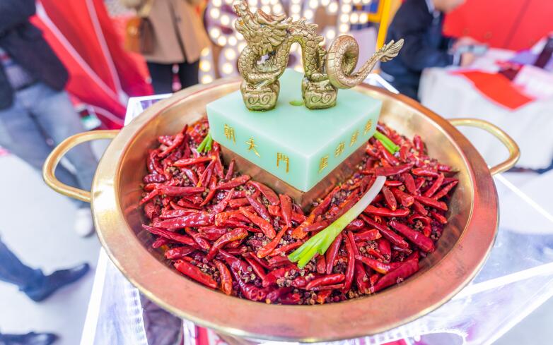 吃特色火鍋店的必點菜品有哪些？