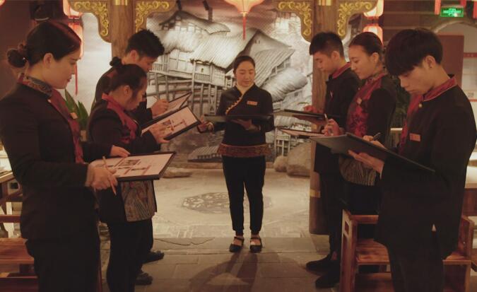 想提高火鍋加盟店利潤，得從培養(yǎng)服務(wù)員開始