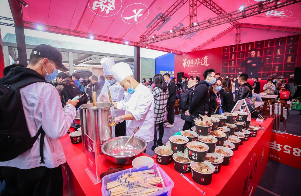 重慶人教你如何調(diào)制一個(gè)正宗的火鍋油碟？