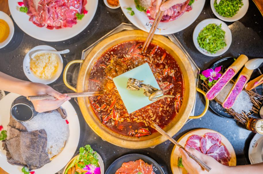 牛年大吉！朝天門火鍋?zhàn)４蠹?021年“牛”氣沖天