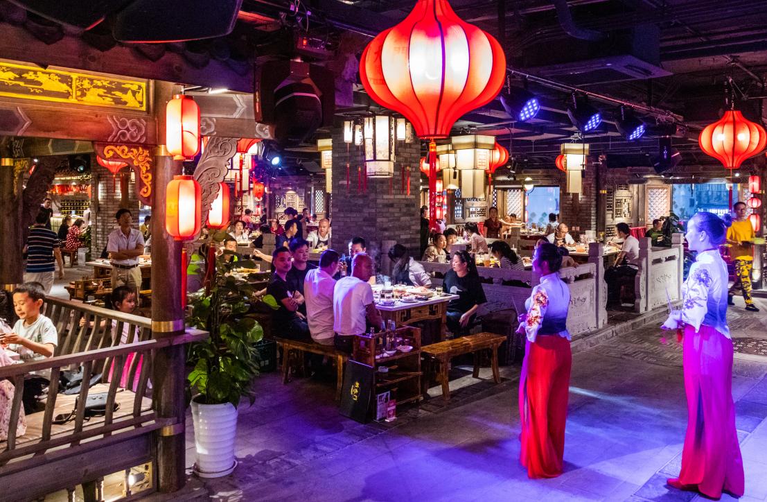 黑河開火鍋加盟店，選明星店還是老品牌？