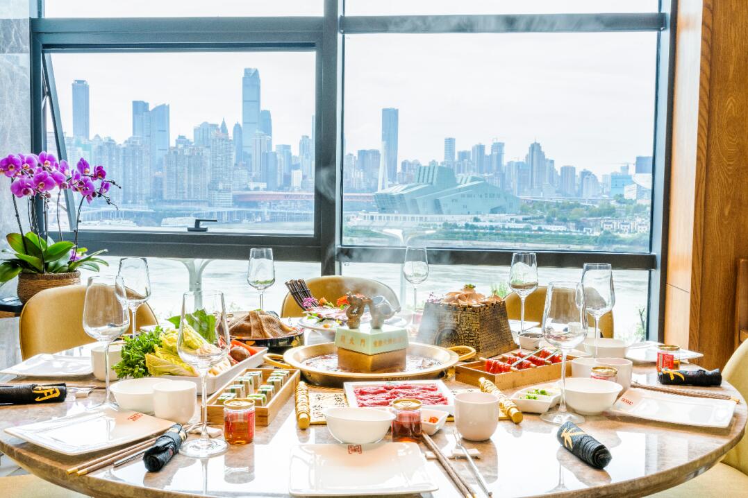 恭喜朝天門餐飲控股集團(tuán)榮獲中國餐飲百強企業(yè)第八名！