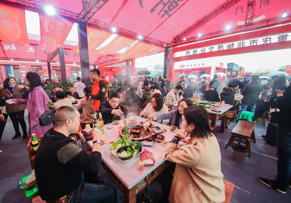 來重慶除了打卡網(wǎng)紅景點，還可以品嘗人間煙火！