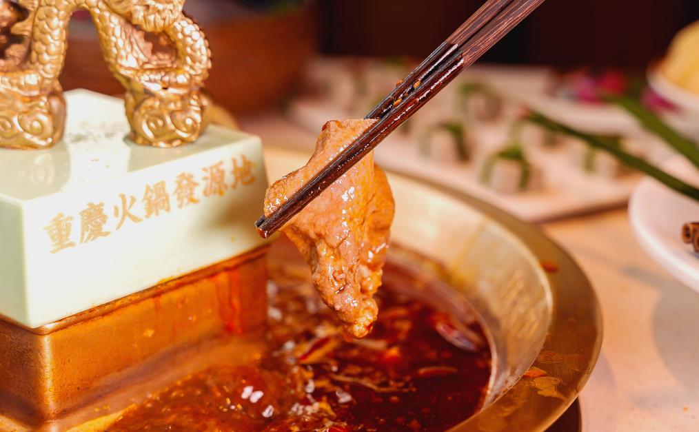 火鍋耙牛肉，好吃得不得了，難怪們店賣斷貨！