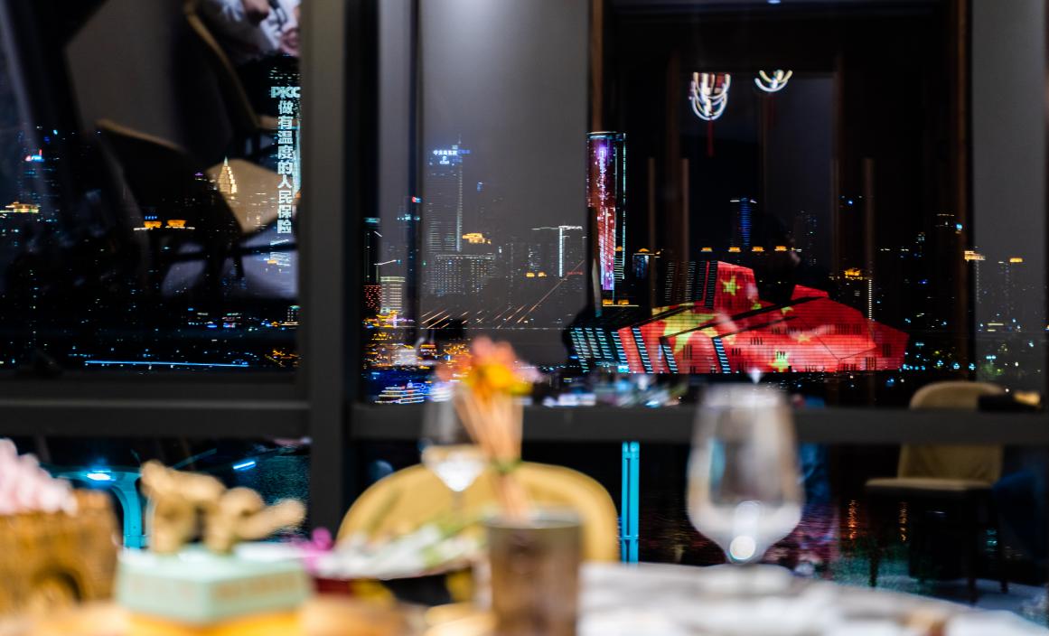 火鍋店生意好，不僅要特色，還要會(huì)宣傳！