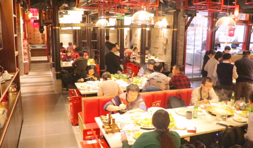 招5個服務(wù)員，可以開一家重慶火鍋店？