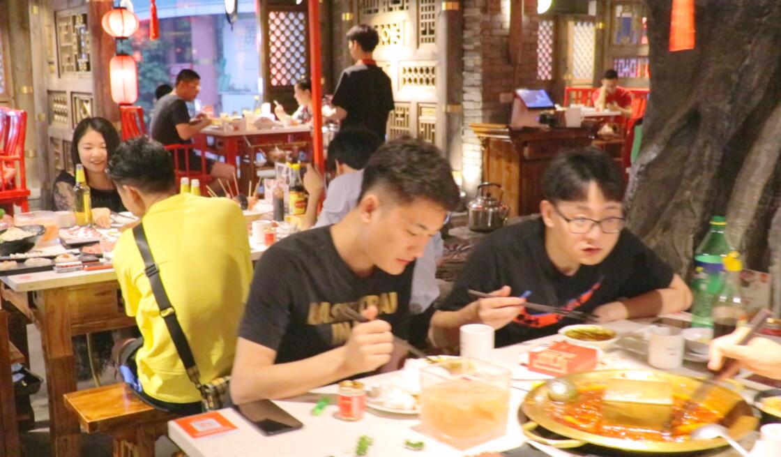 重慶火鍋，推出低價套餐，生意是否好？